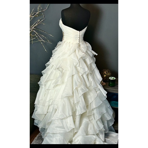 Allure Bridals Ruffled Sweetheart Gown US Size 6 - Picture 10 of 10